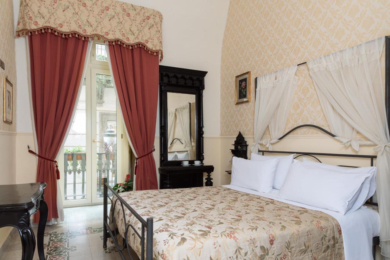 Carafa Di Maddaloni Residenza Di Charme Hotel Napoli Eksteriør billede