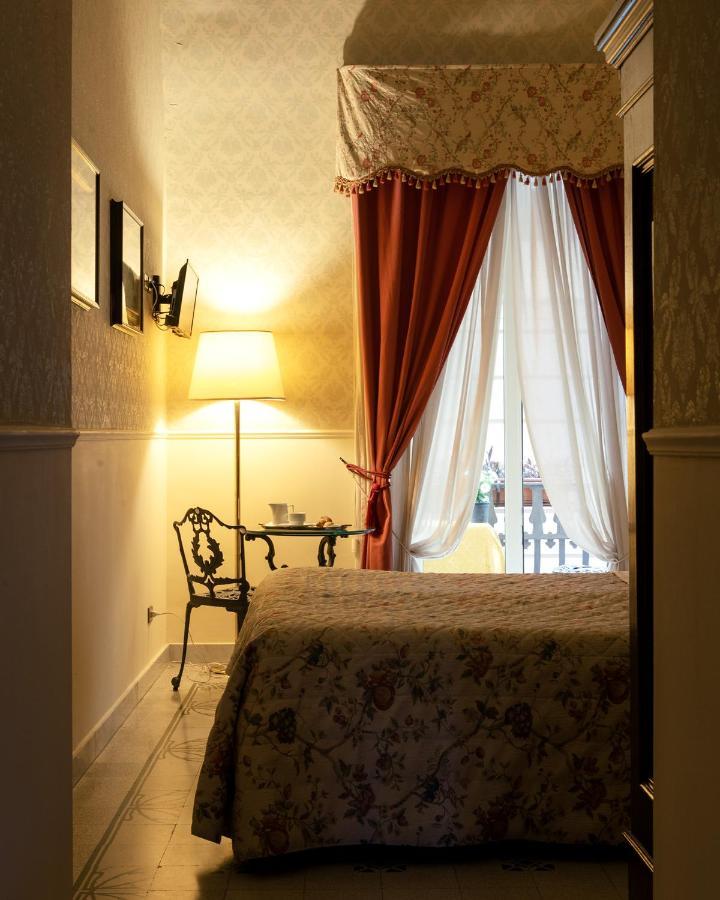 Carafa Di Maddaloni Residenza Di Charme Hotel Napoli Eksteriør billede