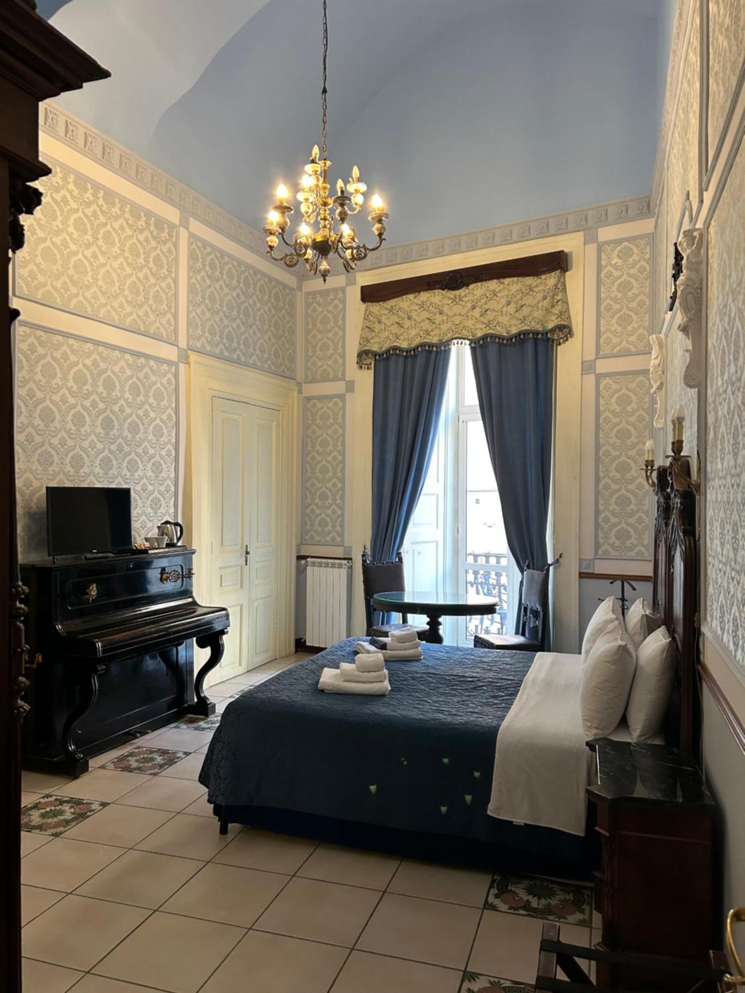 Carafa Di Maddaloni Residenza Di Charme Hotel Napoli Eksteriør billede